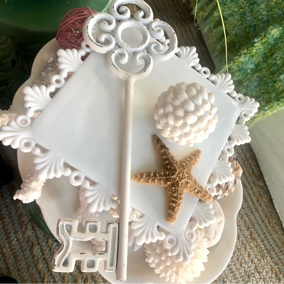 NWT! White Cottage Paris Apt Key Wall Decor - Picture 1 of 7